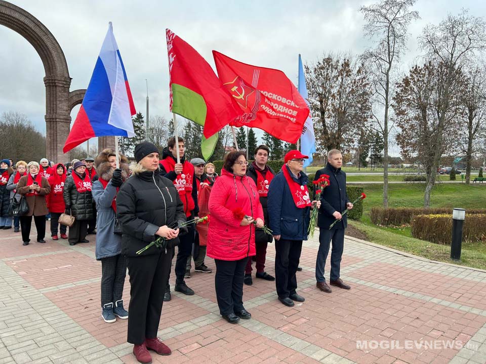 «Мир ради жизни»: российские патриоты побывали в памятных местах Могилева. Фото
