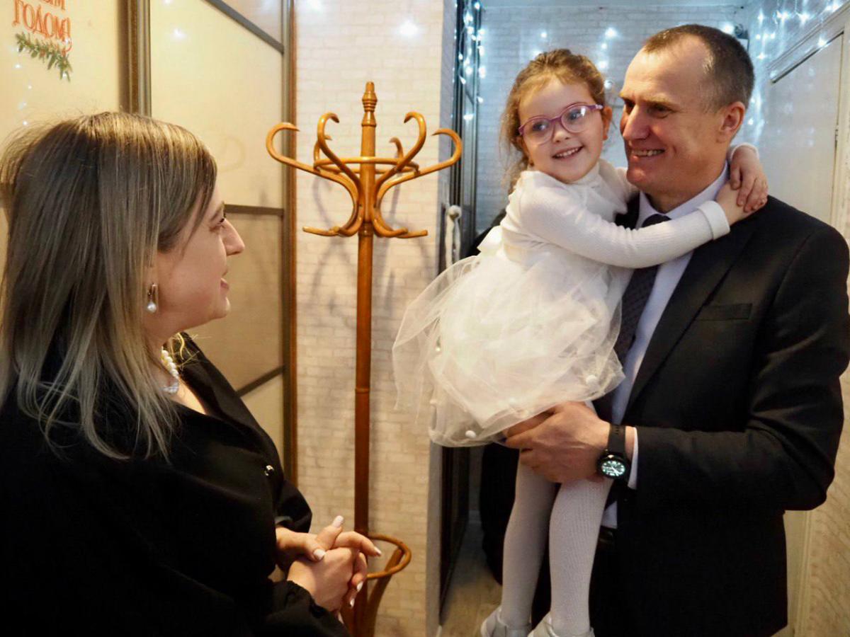 Анатолий Исаченко поздравил воспитанников дома семейного типа из Краснополья