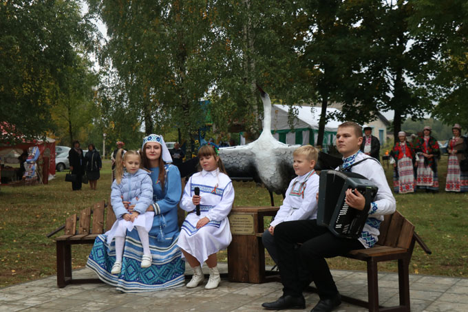 Детская площадка и арт-объект  появились в агрогородке Селец Мстиславского района