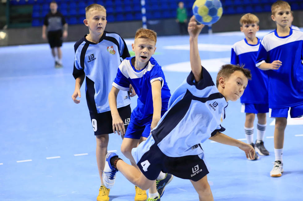 5 уверенных побед одержали чаусские гандболисты в первом туре «ZUBR CUP»