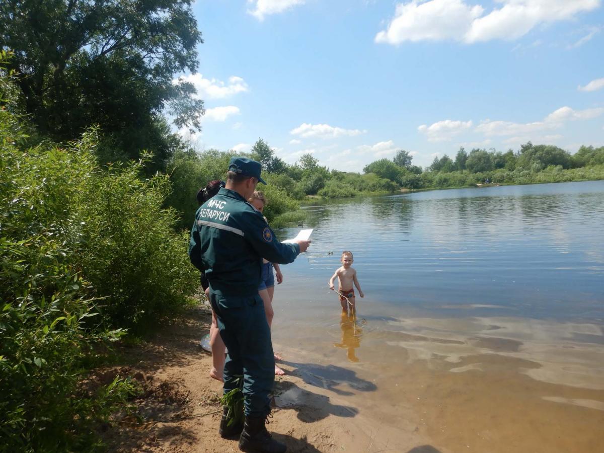 Работники МЧС и ОСВОД проводят рейды по местам отдыха у воды