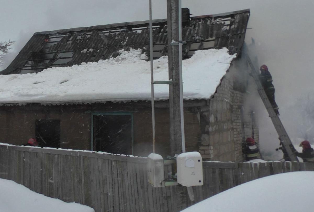 Двух женщин спас на пожаре житель Могилевского района