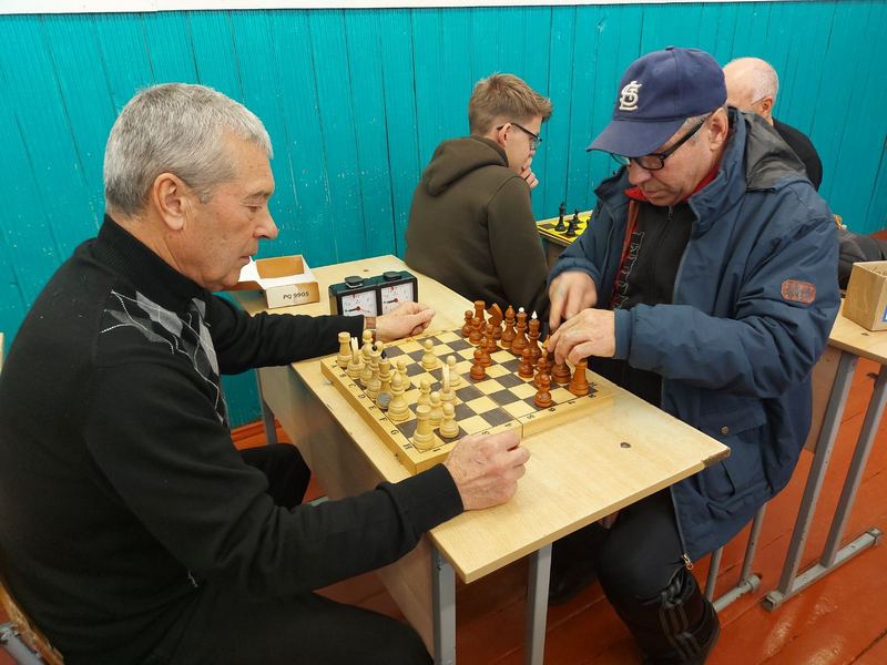 12 команд приняли участие в соревнованиях по шашкам на Кировщине