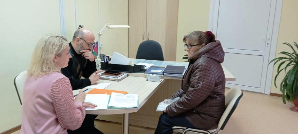 Выездной прием граждан провел главный правовой инспектор труда Могилевской облорганизации Белорусского профсоюза работников здравоохранения Максим Швед в Кричеве и Мстиславле