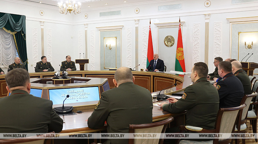 "Хочешь мира - готовься к войне". Лукашенко ответил на кривотолки о военных маневрах в Беларуси