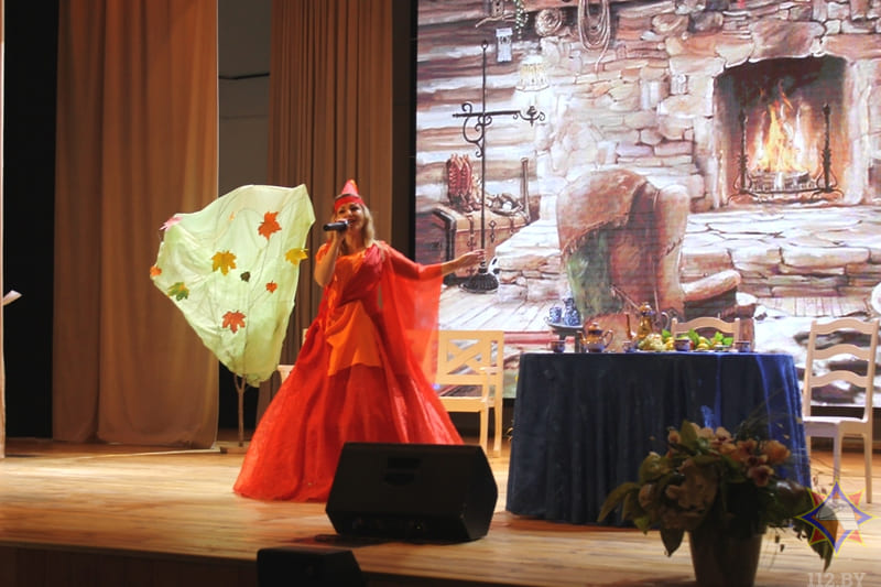 Интерактивный спектакль-сказку “Не шути с огнём" показали в  Чаусах