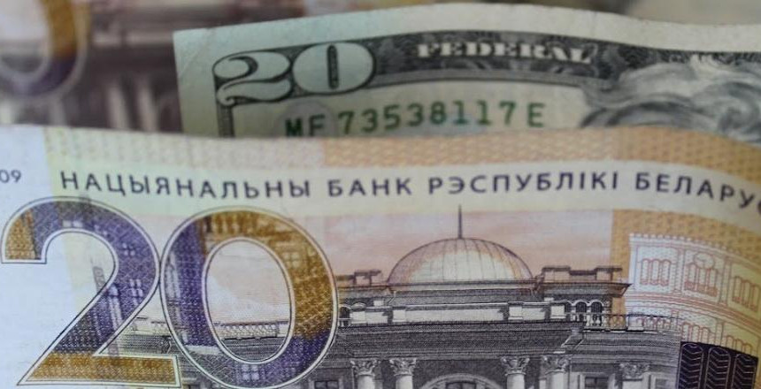Белорусы в первом полугодии продали на 404.6 млн долларов валюты больше, чем купили