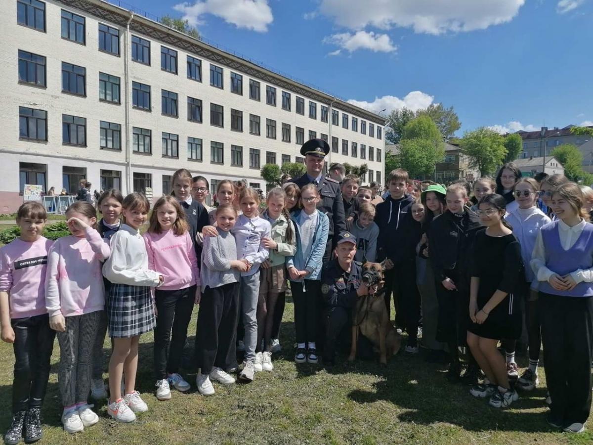 Сотрудники отдела Департамента охраны в Могилеве встретились со школьниками