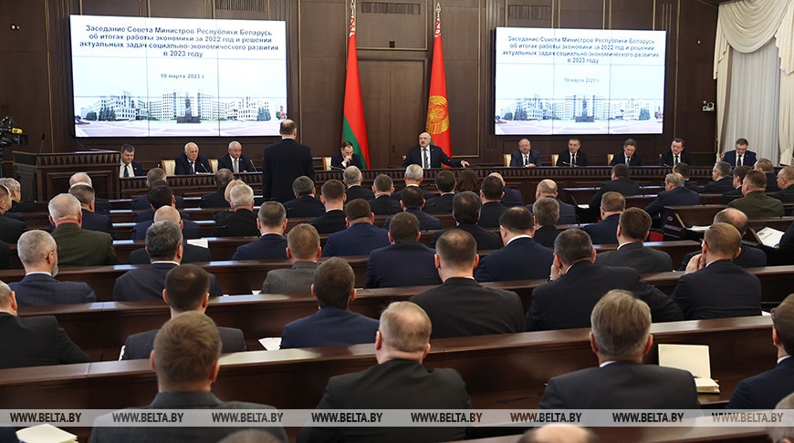 Лукашенко призывает не самоуспокаиваться в условиях продолжающегося санкционного давления