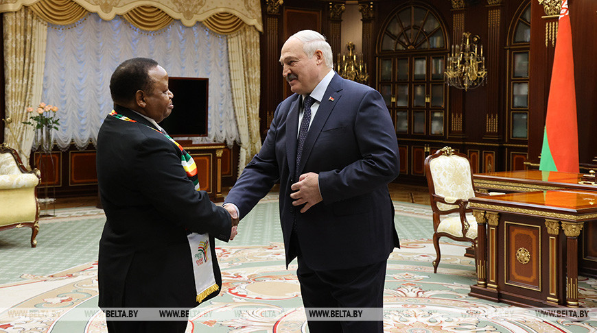 Лукашенко заявил о готовности Беларуси к тесному сотрудничеству с Зимбабве