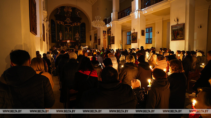 Лукашенко: пусть глубокий смысл пасхальных дней сопутствует всем поступкам, побуждая жить по совести