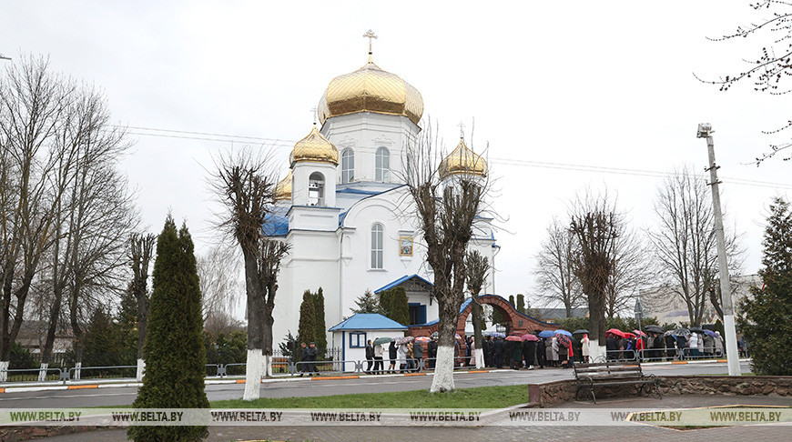 Лукашенко на Пасху посетил храм в Шклове