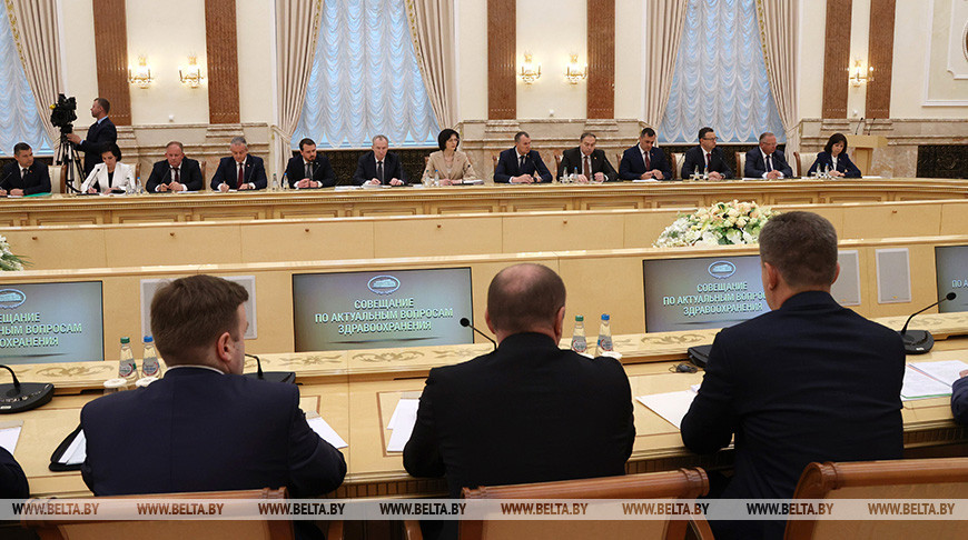 "Со скальпелем и эндоскопом в руках". Лукашенко поручил устранить недостатки в подготовке врачей