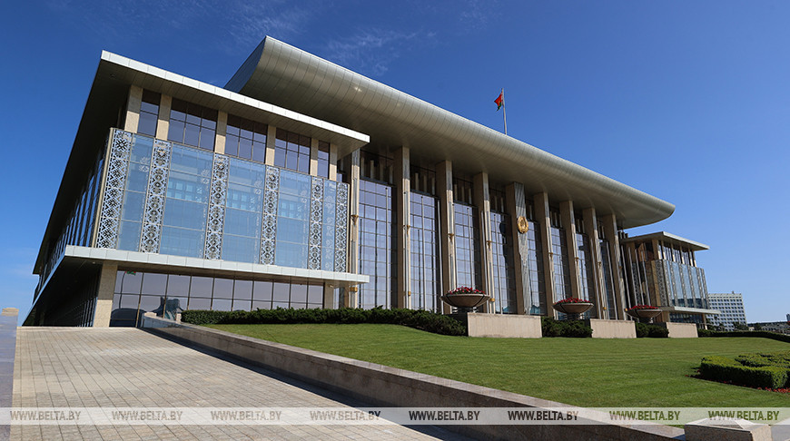 Лукашенко: военно-политическая обстановка накалена до предела, но это лишь вершина айсберга