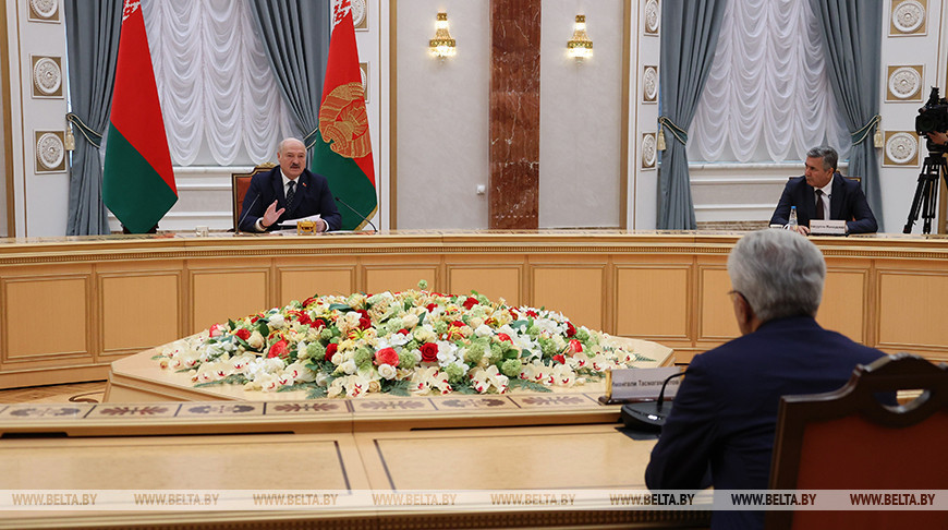 Лукашенко: санкции превратились в новую комплексную угрозу глобального масштаба