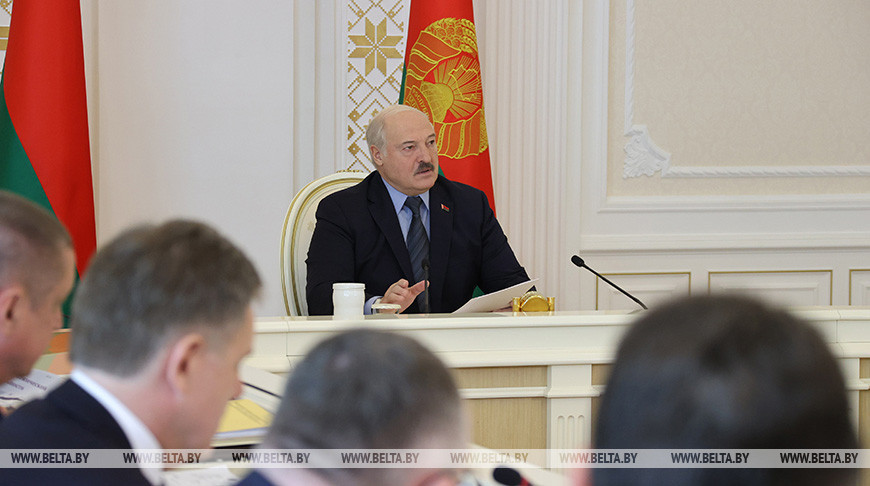 "Дети не должны быть обделены, а безответственных родителей нужно привести в чувство". Лукашенко о детских пособиях