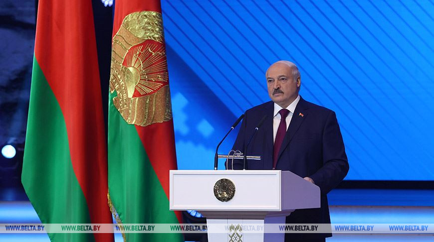 Лукашенко поблагодарил всех белорусов за труд и рассказал о цене независимости