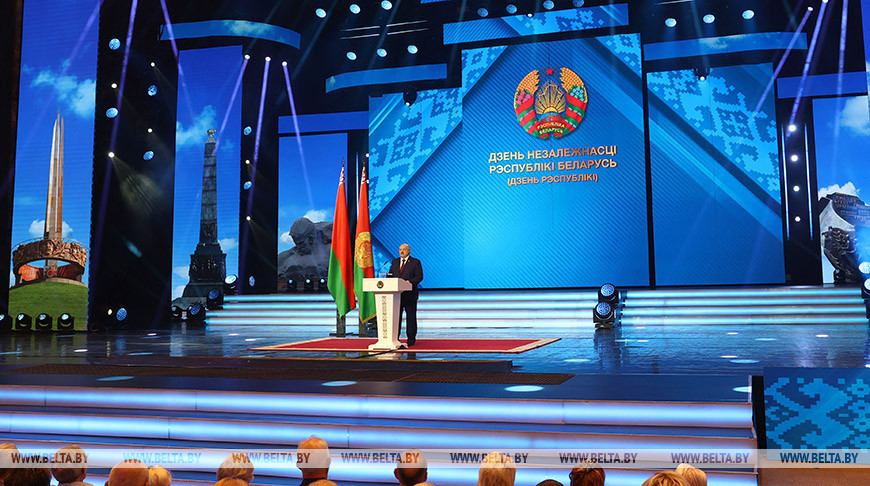 Лукашенко: западные политики собственными руками кладут голову Европы на ядерную гильотину