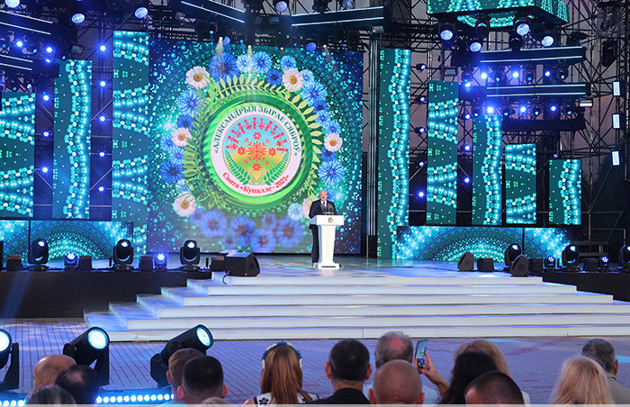 Лукашэнка: фестываль у Александрыi ўвасабляе спрадвечную спадчыну Беларусi