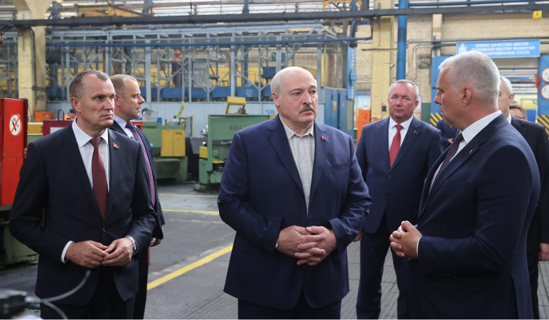 Александр Лукашенко посещает "Могилевлифтмаш"