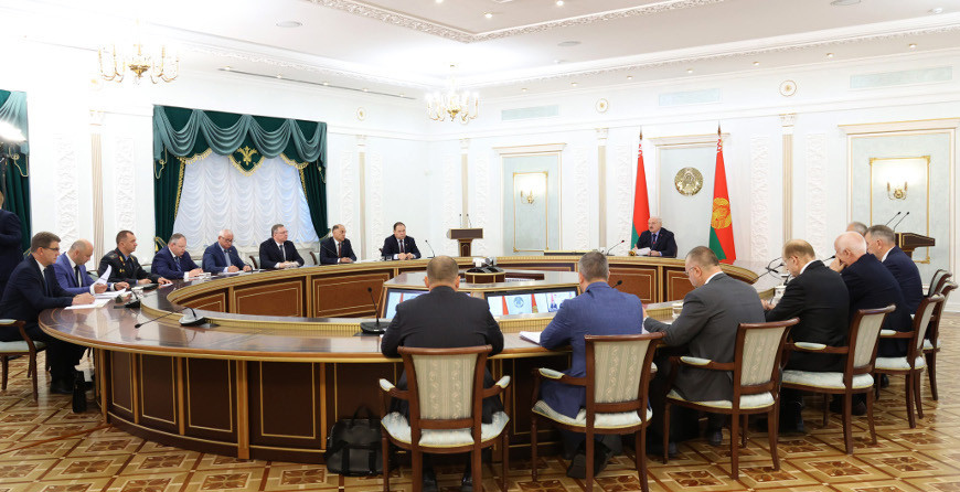 Лукашенко: страда - это наш продовольственный фронт, а на войне побеждает тот, кто лучше подготовлен