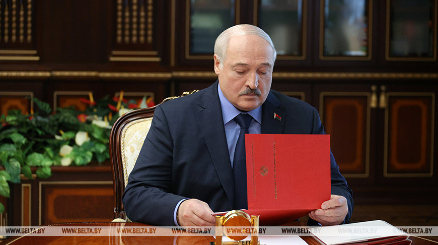 Лукашенко обозначил задачи и отметил уникальность кадровых решений по министрам ЖКХ и Минтранса