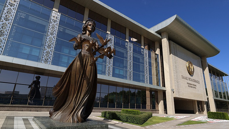 Лукашенко направил поздравление с Днем сотрудника органов предварительного следствия