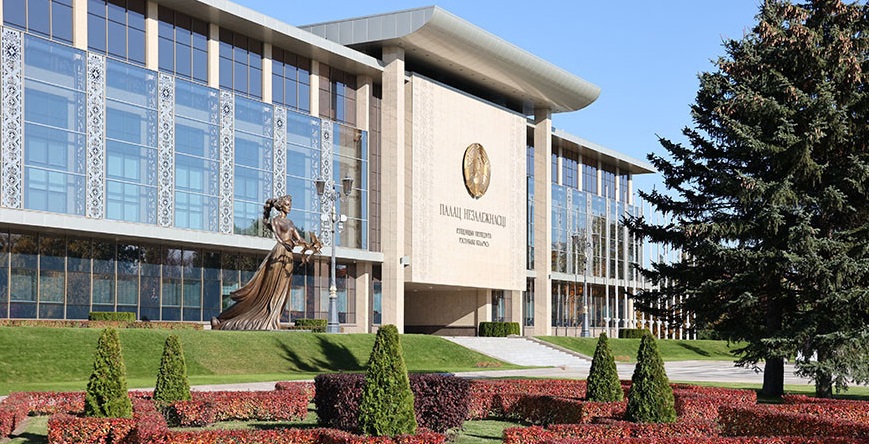 "Комсомол по праву был и остается настоящей школой жизни". Лукашенко поздравил ветеранов ВЛКСМ и представителей БРСМ