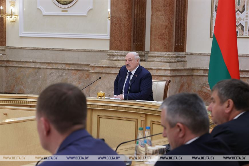 "Люди вправе видеть отдачу". Лукашенко поставил перед системой здравоохранения принципиальный вопрос