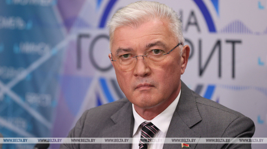 Как оснащаются учебные классы в школах Могилевской области, рассказал Валерий Малашко