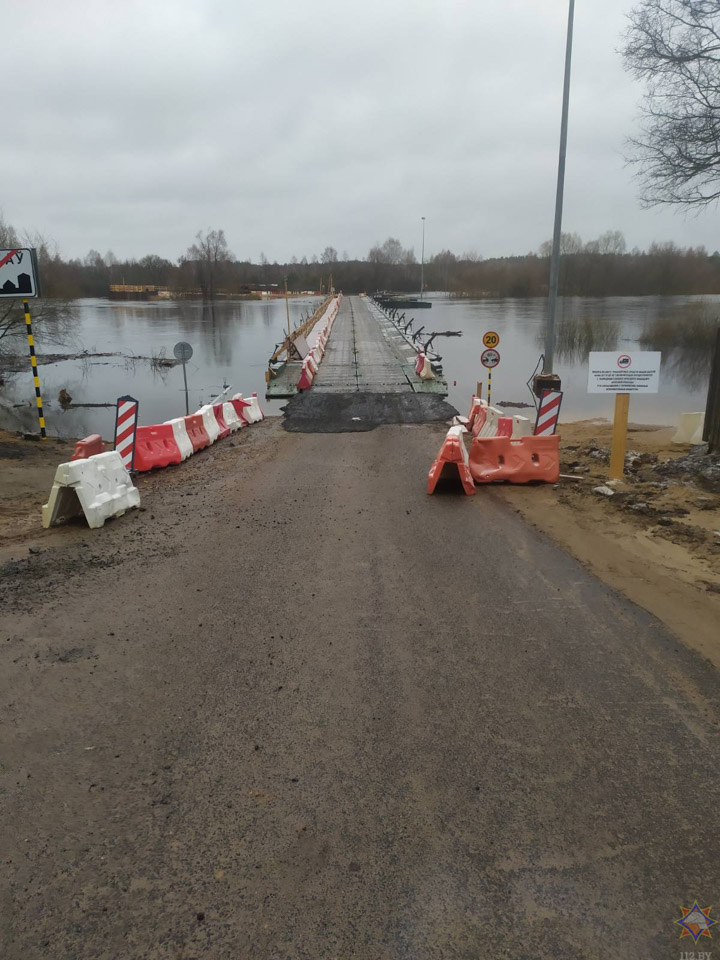 Подтоплен участок дороги вблизи понтонного моста в Чериковском районе