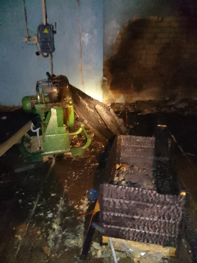 Пожар цеха деревообработки тушили в Глуске