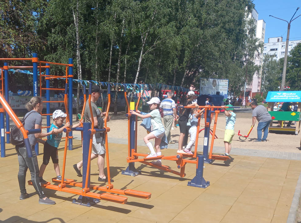 Новую игровую площадку открыли в Могилеве по ул. Габровская. Фото.