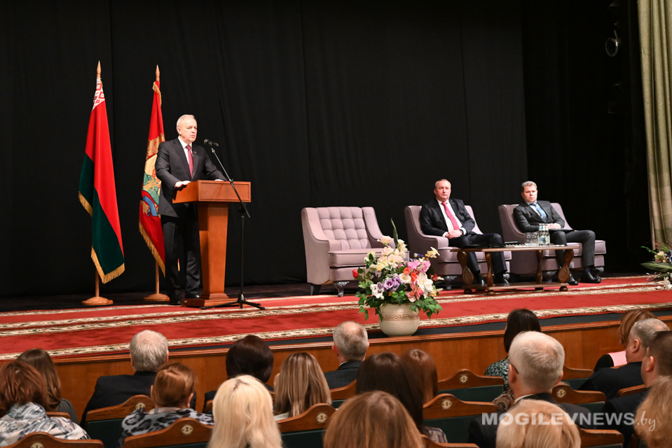 Глава Администрации Президента Игорь Сергеенко встретился с работниками сферы культуры в Могилеве. Фото