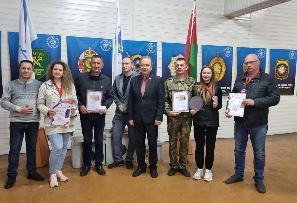 Команда шкловских медиков победила на областных соревнованиях по стрельбе