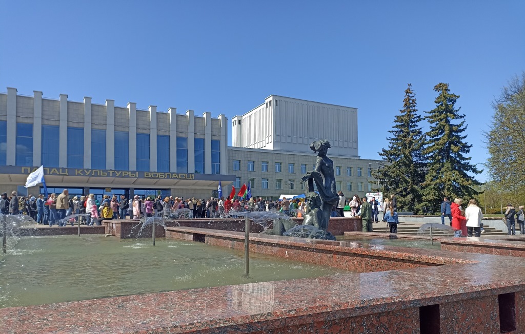 Праздником «Все профессии важны, все профессии нужны» отметили Первомай в Могилеве. Фото