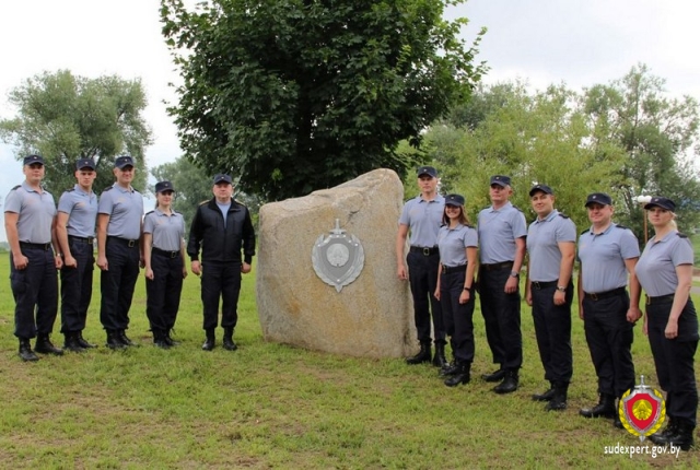 К 10-летию экспертного ведомства и Дню Независимости в Могилеве заложили аллею кленов и установили памятный камень