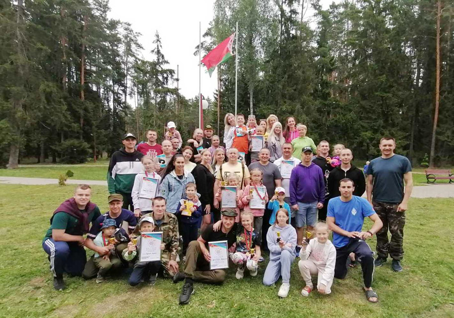 Семейный туристический слет охрановцев прошел на берегу Рудеи. Фото