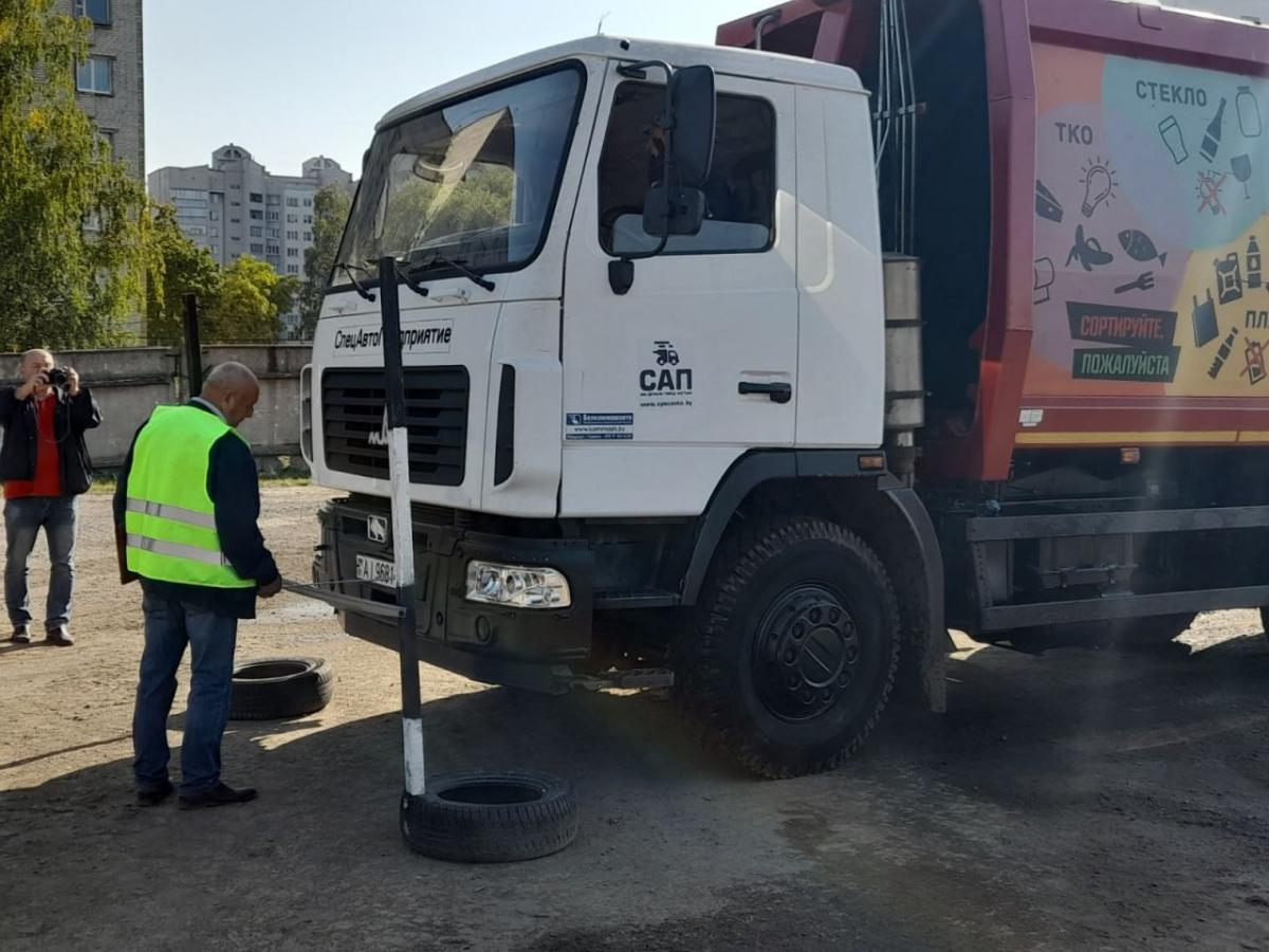 Лучших водителей мусоровозов определили на конкурсе профмастерства в Могилеве.Фото