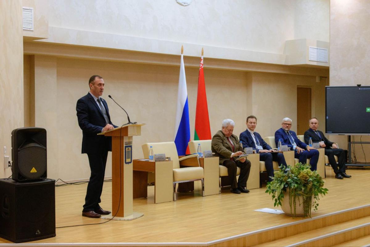 Круглый стол белорусских и российских ученых прошел в Белорусско-Российском университете на базе Центра евразийских исследований им. А.А.Громыко