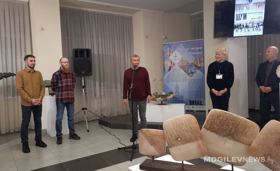 Выставка живописи Антона Тихоновца и керамики Евгения Зайцева «Шум» открылась в Могилеве. Фото