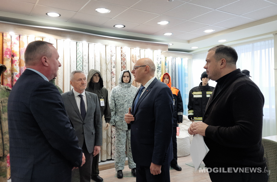Леонид Мартынюк с рабочим визитом посетил ОАО «Моготекс». Фото