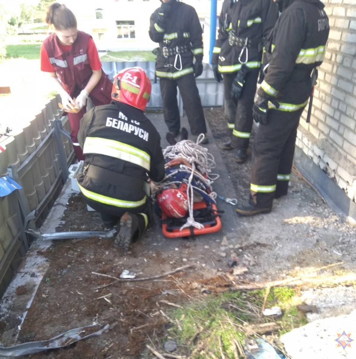 В Осиповичах пенсионер упал с высоты: на помощь пришли спасатели