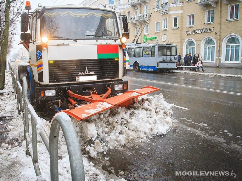 Вся снегоуборочная техника ДМП работает на улицах Могилева