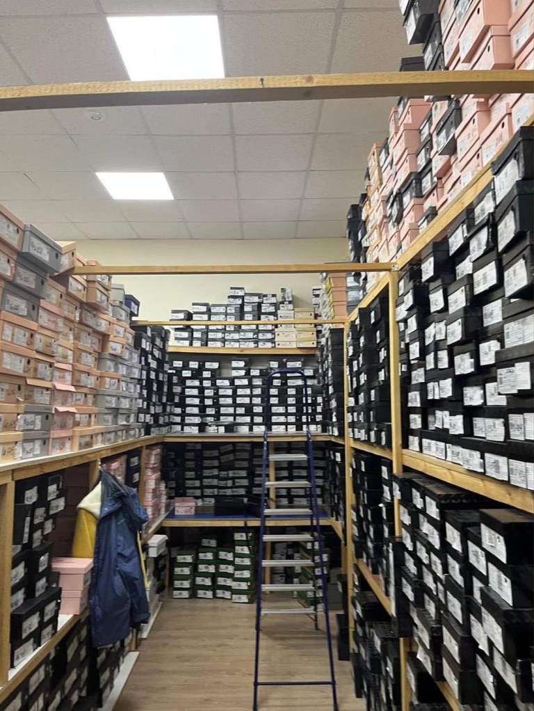Могилевские таможенники выявили факт транспортировки и попытки реализации женской обуви на сумму около 500 тысяч рублей