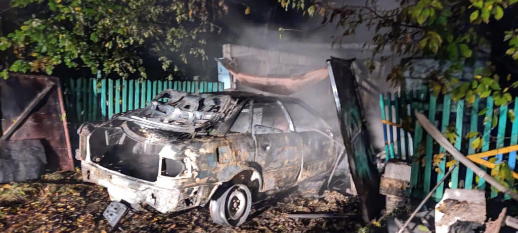 В Мстиславском районе пожар уничтожил автомобиль
