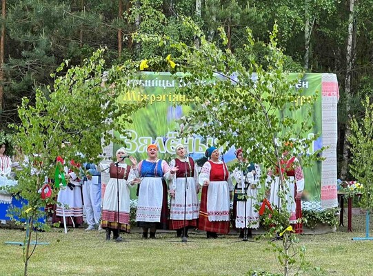 На криницах «Байково» Чаусского района прошел Х межрегиональный праздник-конкурс «Зяленыя святкi»