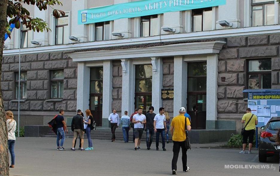 Установлены сроки приема документов, проведения испытаний и зачисления в вузы в 2023 году