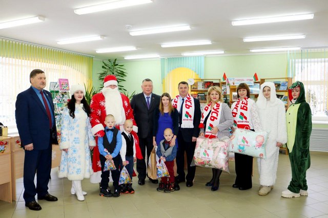 Подарки от «Белой Руси» вручены многодетной семье из Шкловского района