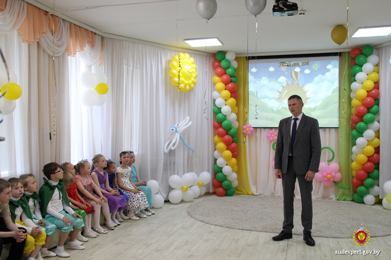 Коллектив ГКСЭ по Могилевской области поздравил подшефный социальный приют с Днем защиты детей